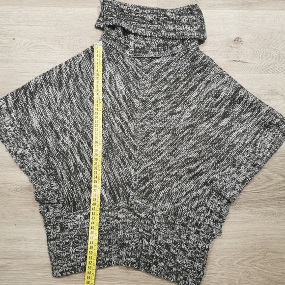 #36- Turtleneck sleeveless sweater - Picture 6 of 7